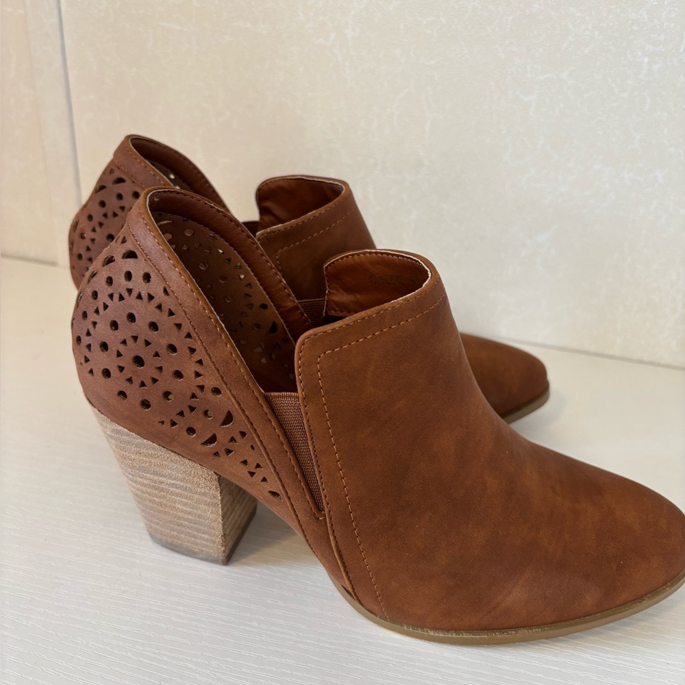 CCOCCI | Tan Heeled Ankle Boots | Size 8 1/2 - Picture 3 of 6